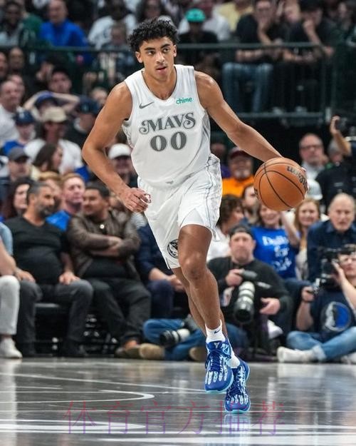 克里斯蒂连中两记三分，独行侠打出13-4开局打停尼克斯